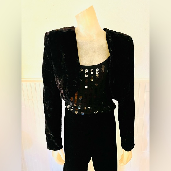 Vintage Black Velvet Jacket cropped cardigan shrug jacket with shoulder pads - Picture 2 of 6